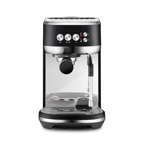 Breville Bambino Plus muestra diseño compacto, ideal para cocinas pequeñas.