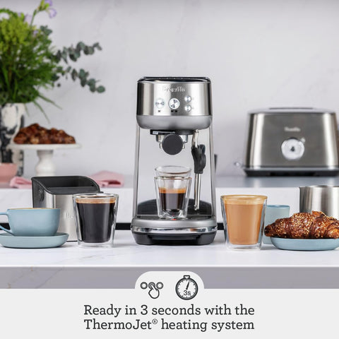 Breville Bambino muestra textura de leche con microespuma cremosa