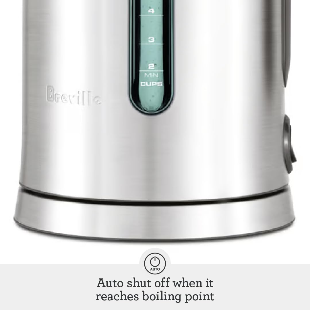 Breville BKE700BSS manija ergonómica con botón iluminado para uso cómodo.