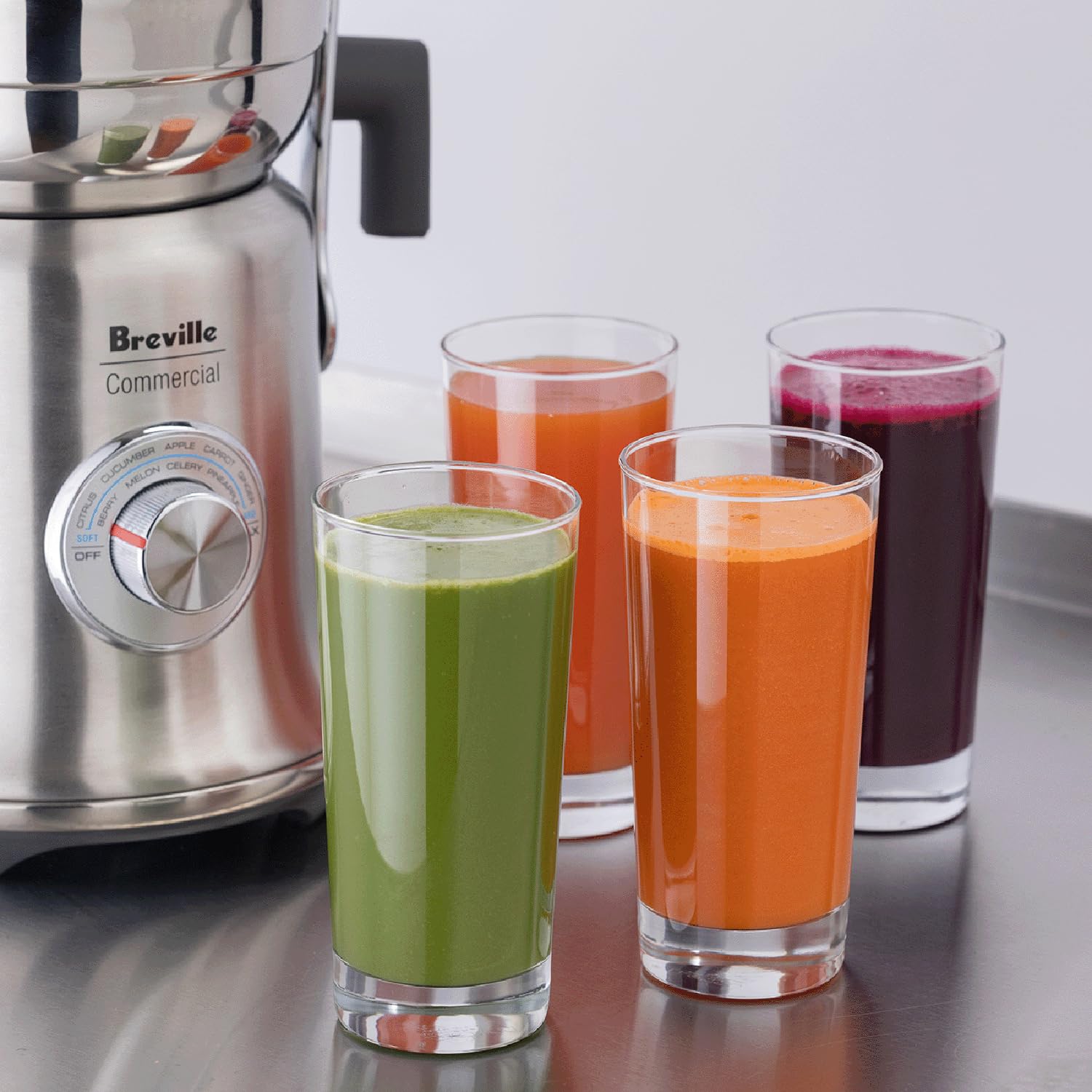 Breville CJE830BSS1BNA1, motor potente de 1200W para producción rápida.