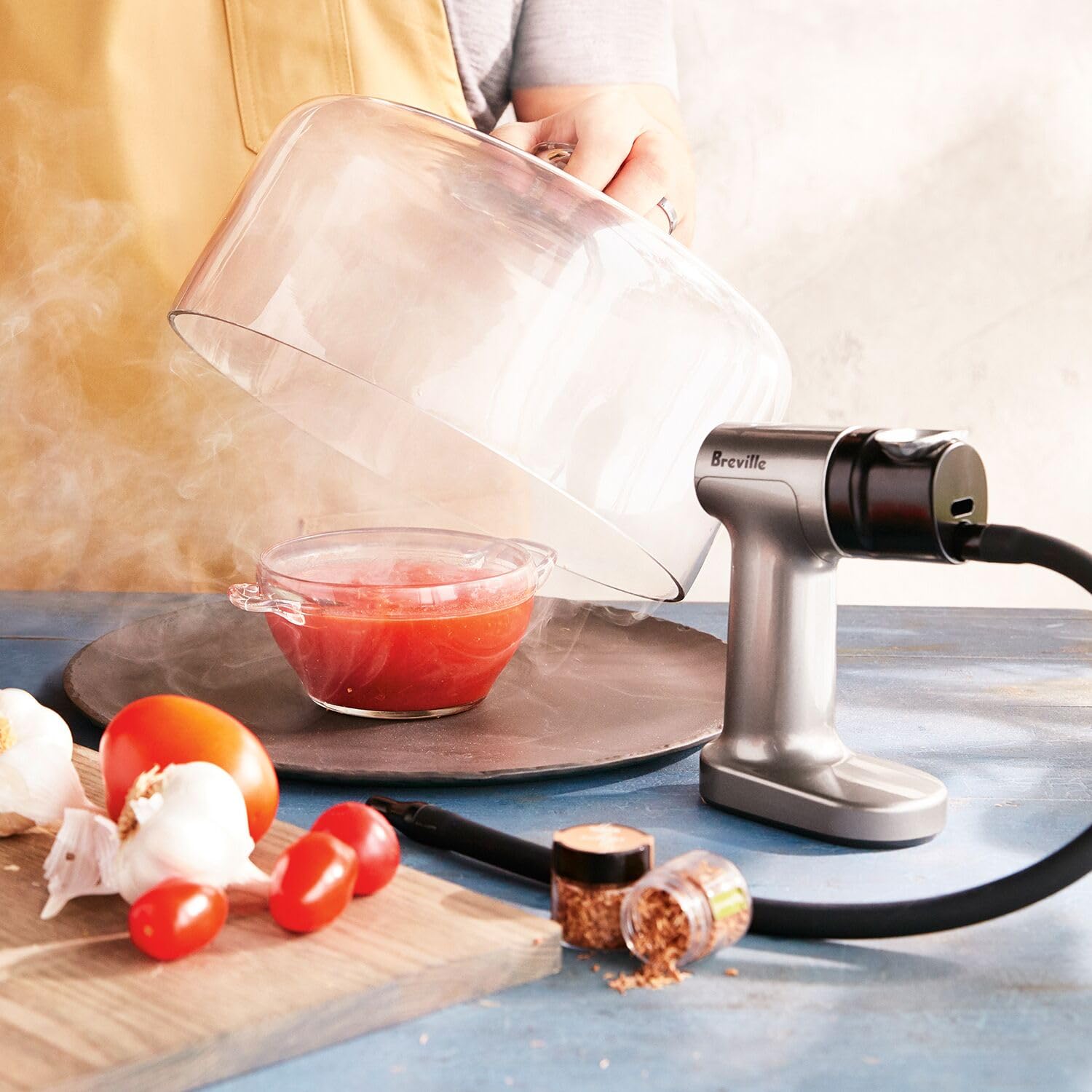 Breville Smoking Gun en interiores permite añadir humo suave a platos y cócteles.
