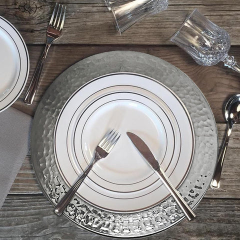 Brightalk plato cargador redondo con acabado pulido complementa vajilla formal.