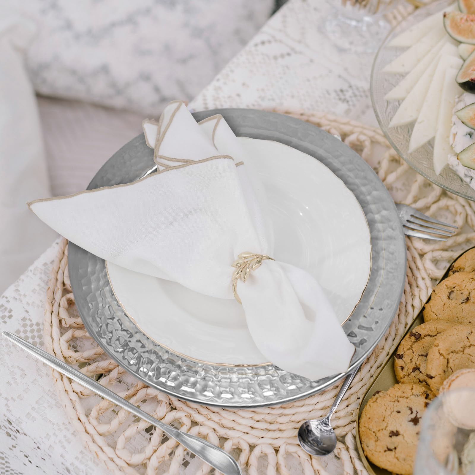 Brightalk protector de mesa evita derrames mientras sostiene platos con estilo.