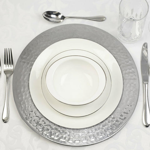 Brightalk set de 6 platos cargadores plateados eleva la mesa sin ocupar mucho espacio.