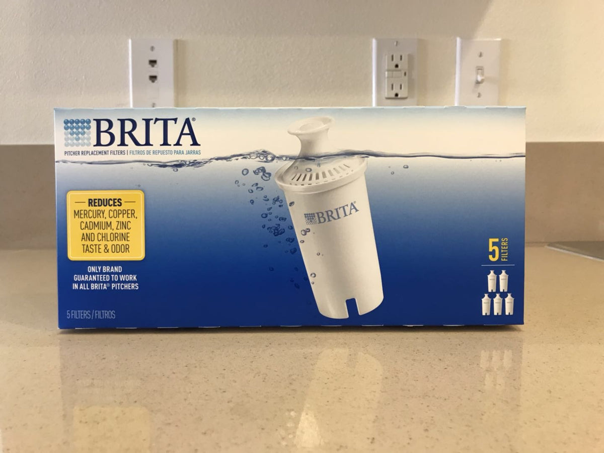 Brita filtro estandar para jarras y dispensadores, mejora sabor y claridad del agua.