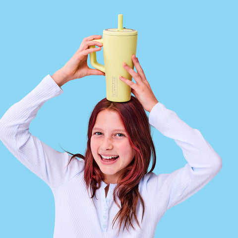BrüMate Era 20oz diseño ergonómico para sostener con comodidad.