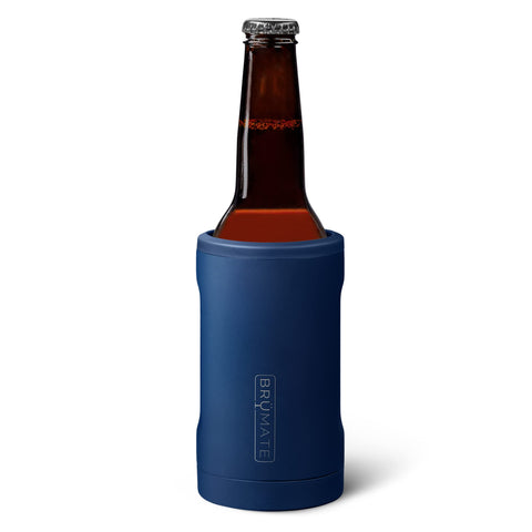 BrüMate BOTT’L mantiene fría una botella de vidrio de 12 oz para actividades al aire libre.