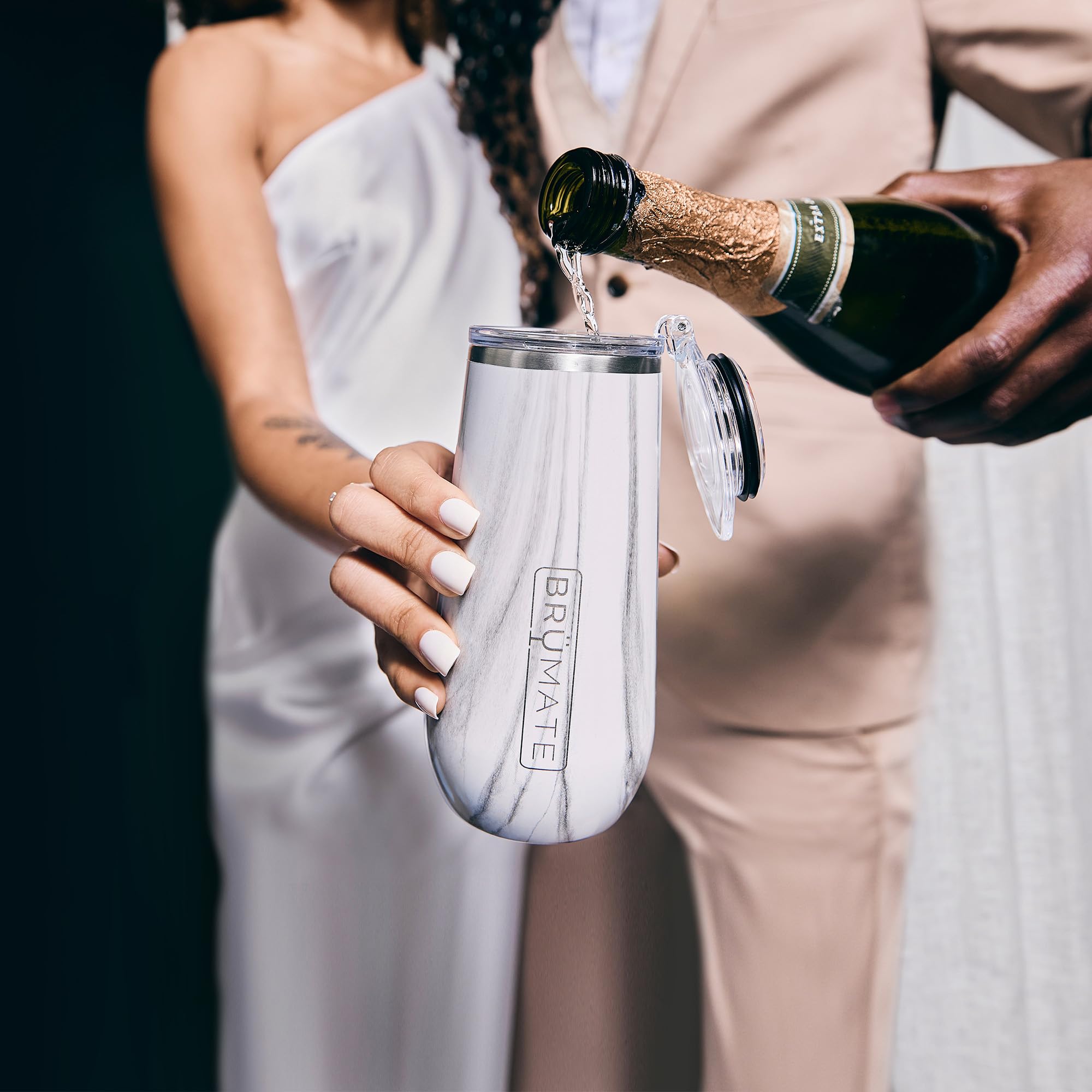 BrüMate copa de champán con BevGuard y tapa, conserva burbujeo y sabor en cada sorbo