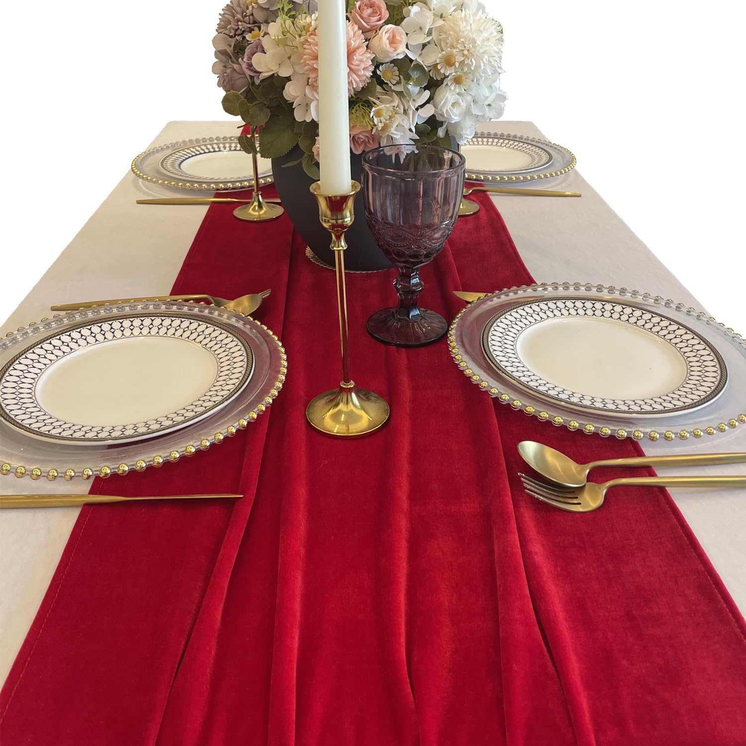 BTF Home camino de mesa rojo con caída elegante para cenas formales.