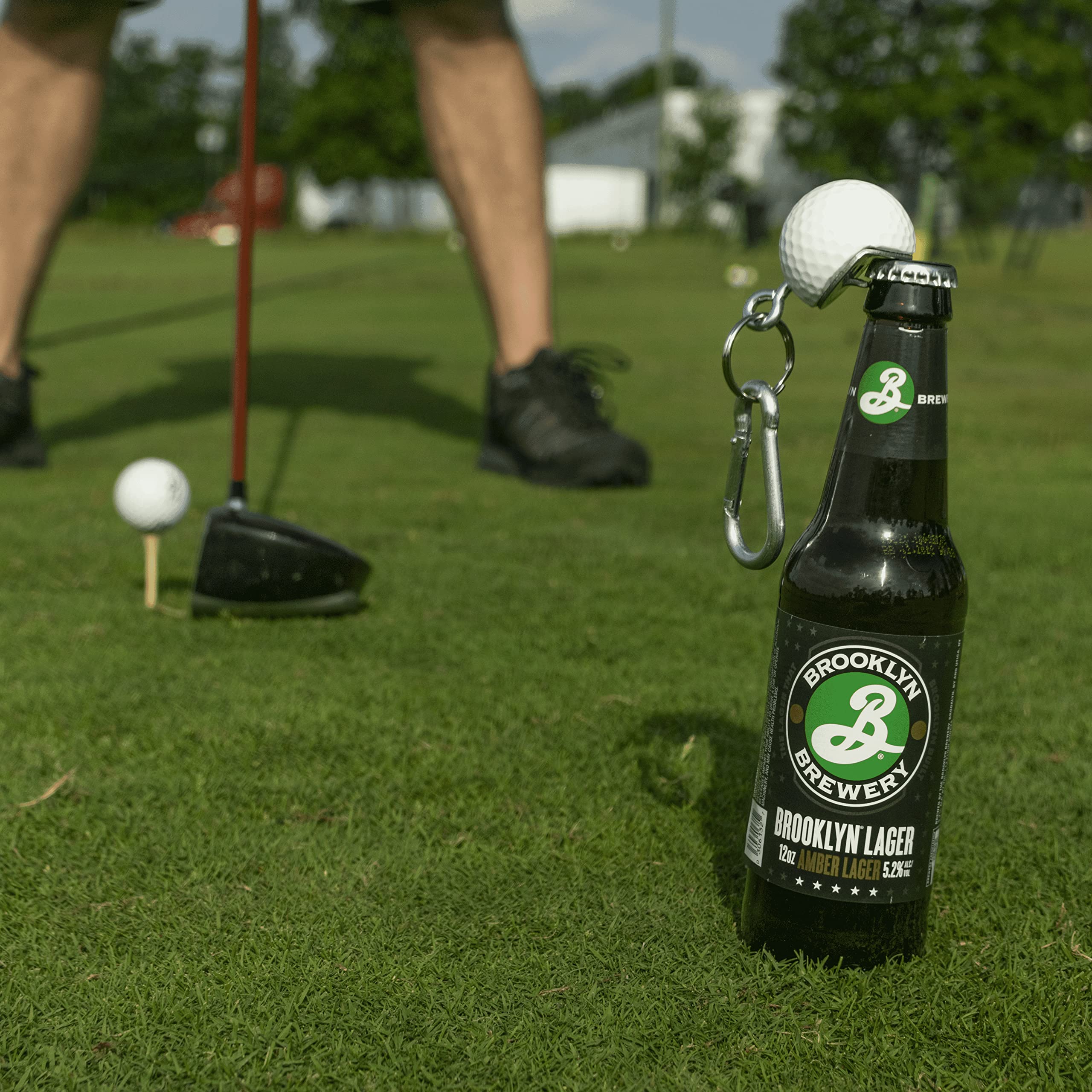 Se engancha a la bolsa de golf para acceso rápido.