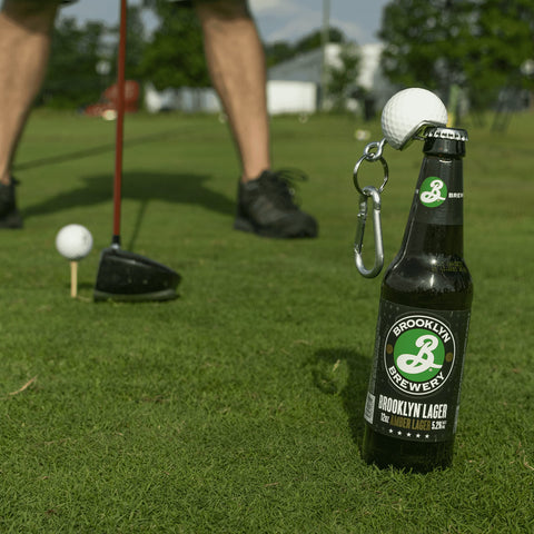 Se engancha a la bolsa de golf para acceso rápido.