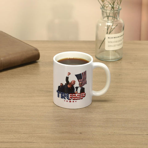 Taza BundlBees Trump, energia-positiva, perfecta para iniciar tareas matutinas.
