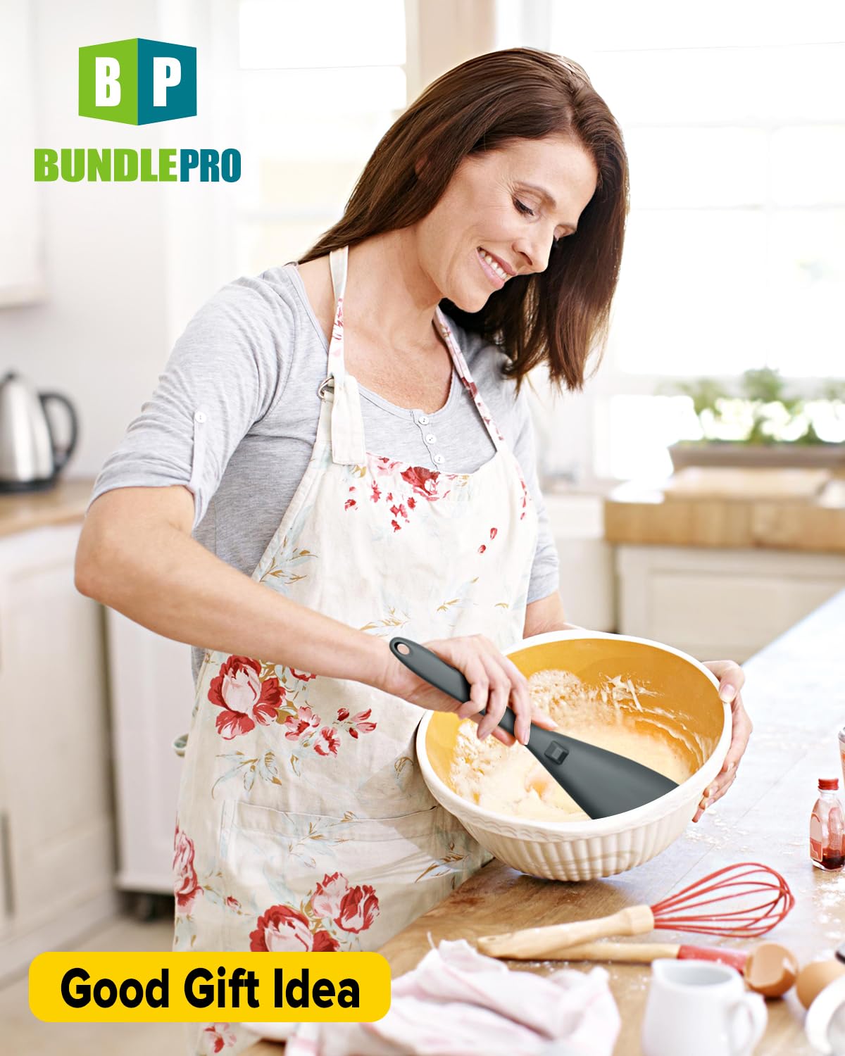 Uso multifuncional de BUNDLEPRO para mezclar, raspar y servir con precisión.