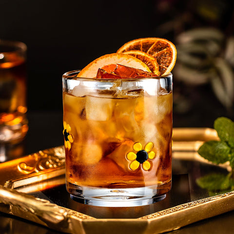 Base pesada de Burns Glass aporta estabilidad al servir whisky
