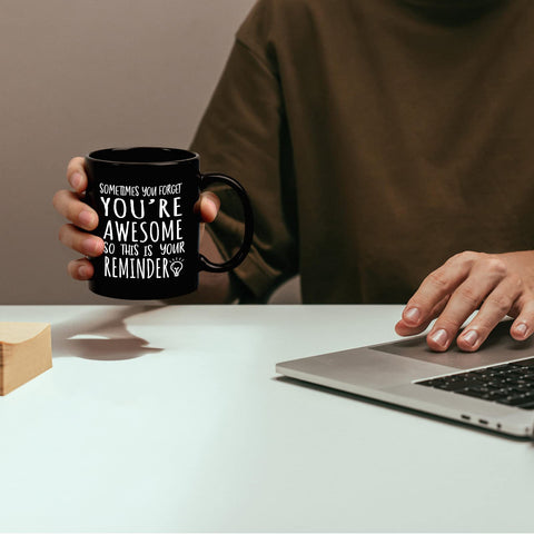Taza Cabtnca con frase inspiradora, doble cara, perfecta para oficina.