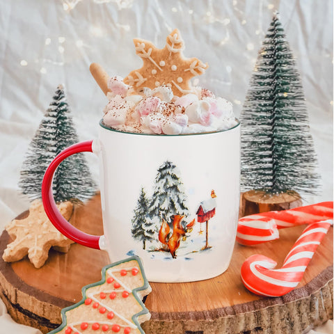 Detalle interior de la taza Cabtnca con motivo navideño.