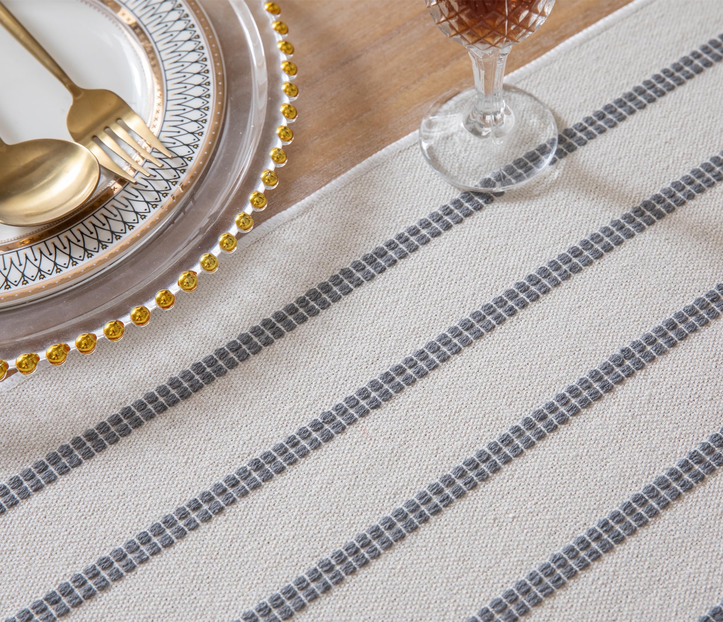 Caflife Boho Table Runner tejido algodón y lino ofrece suavidad y durabilidad.