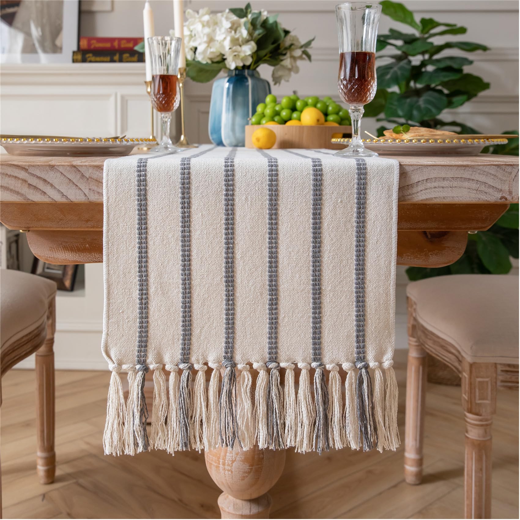 Caflife Boho Table Runner muestra textura detallada para proteger superficies con estilo.