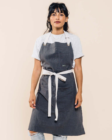Delantal Caldo con ajuste de cuello y cintura, cómodo y adaptable.