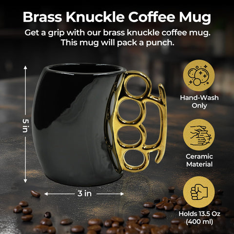 Caliber Gourmet taza detalle Nudillos latón, diseño ergonómico para beber caliente.