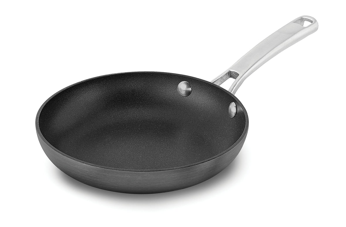 Sartén Calphalon Classic antiadherente de 8 pulgadas para desmoldar fácil.