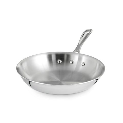 Calphalon Triply: mango ergonómico de acero que se mantiene frío y cómodo de sostener.