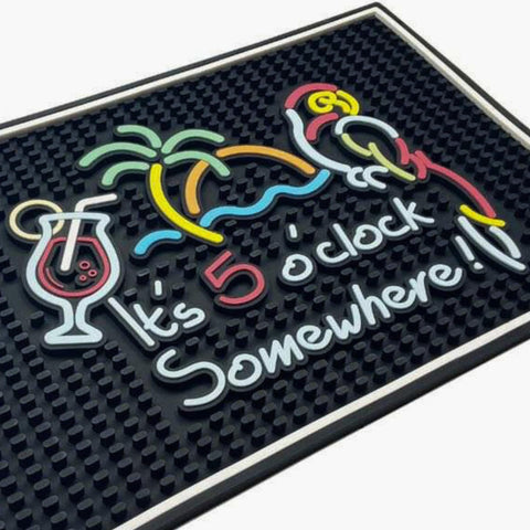 Caluvar letrero-bar-mat son-las-cinco-en-punto, ideal para fiestas y reuniones.