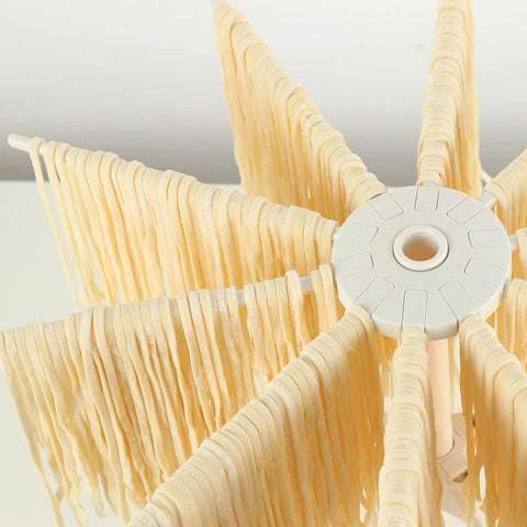 Cambom secador de pasta con espaguetis visibles en perfil para secado.