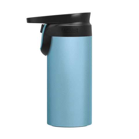 Aislamiento al vacío de CamelBak Forge Flow mantiene la bebida estable.