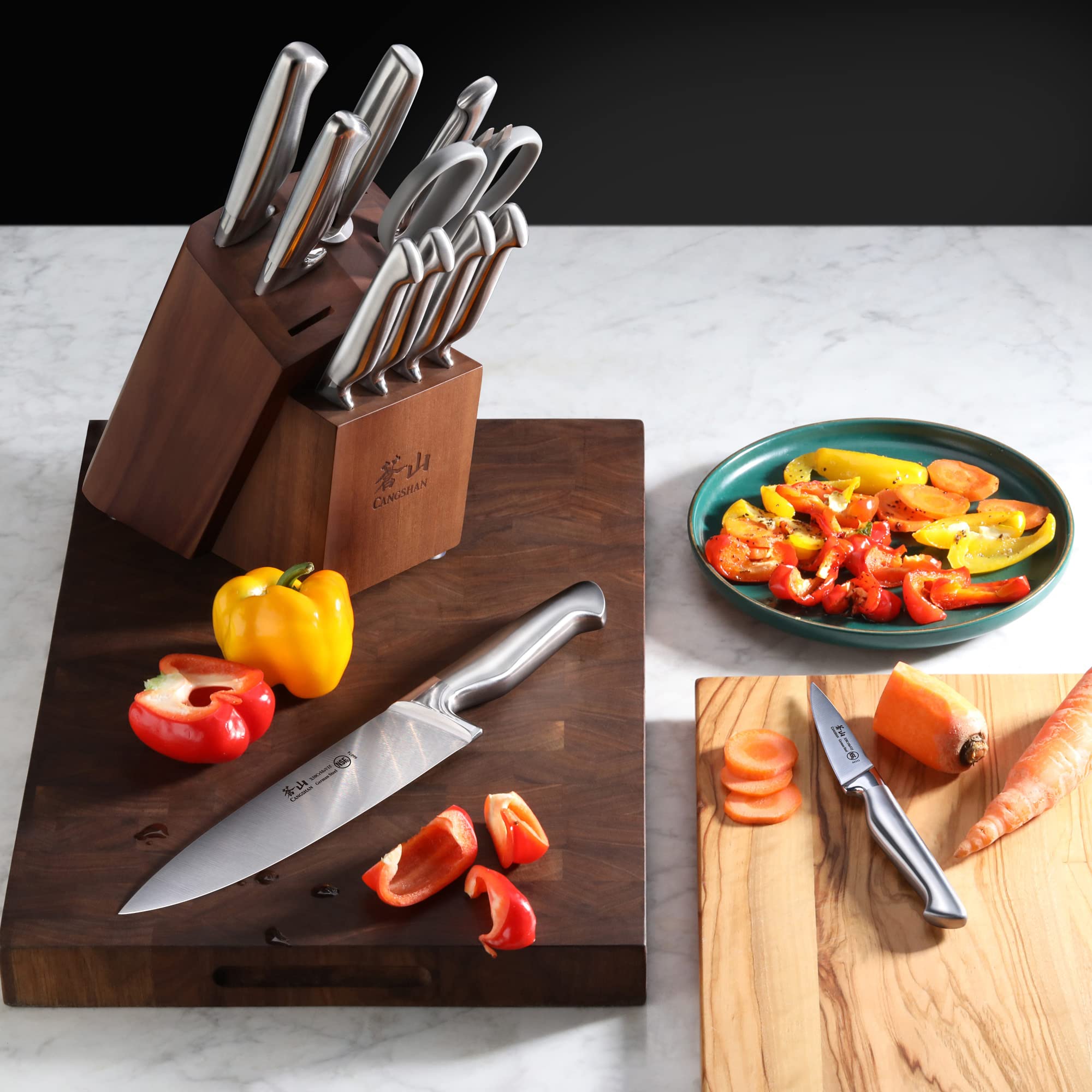 Cangshan Sanford 1027150: diseño equilibrado que facilita un manejo cómodo durante largas sesiones de cocina.