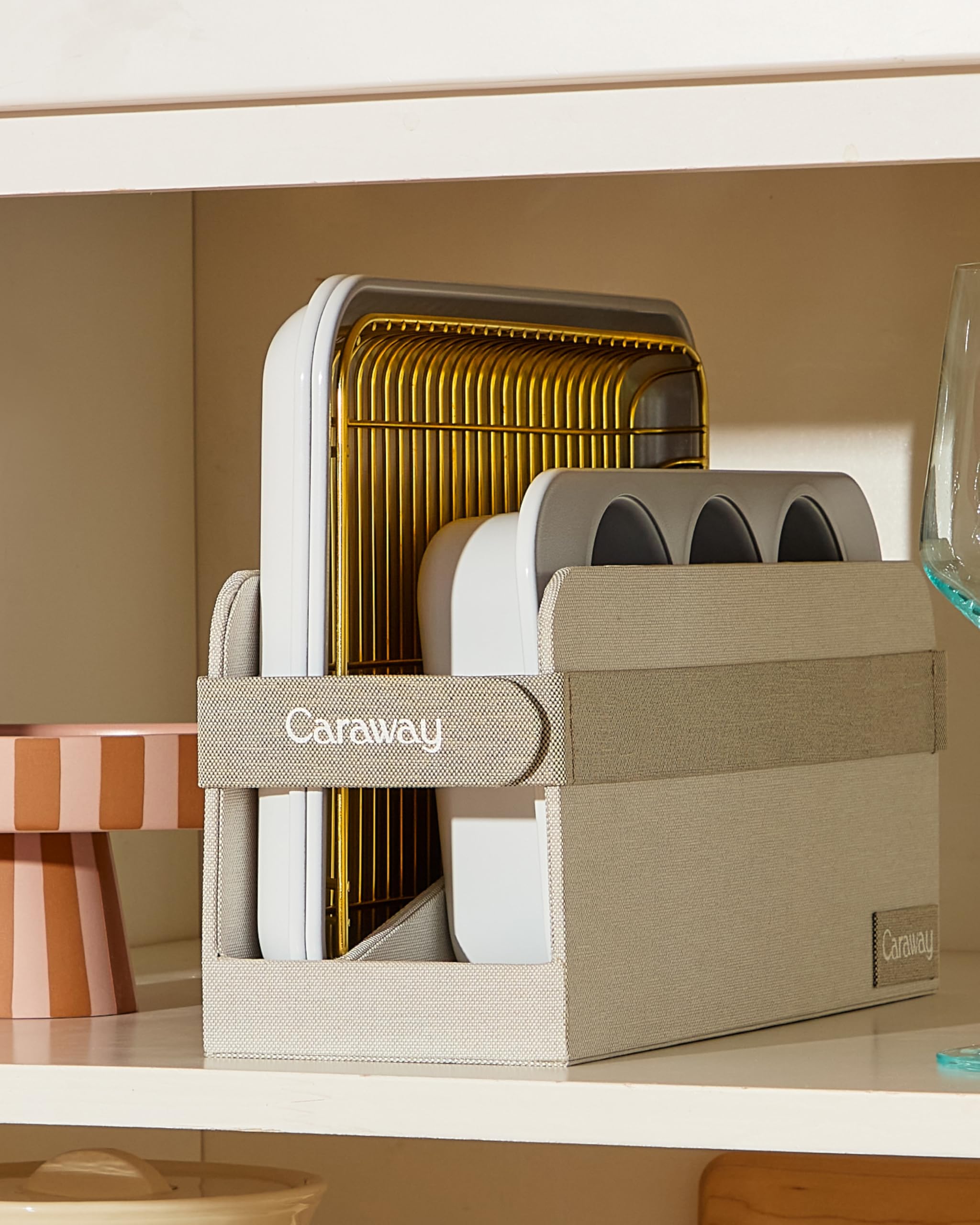 Caraway: diseño-compacto para cocinas pequeñas y hornos 13x9 pulgadas.