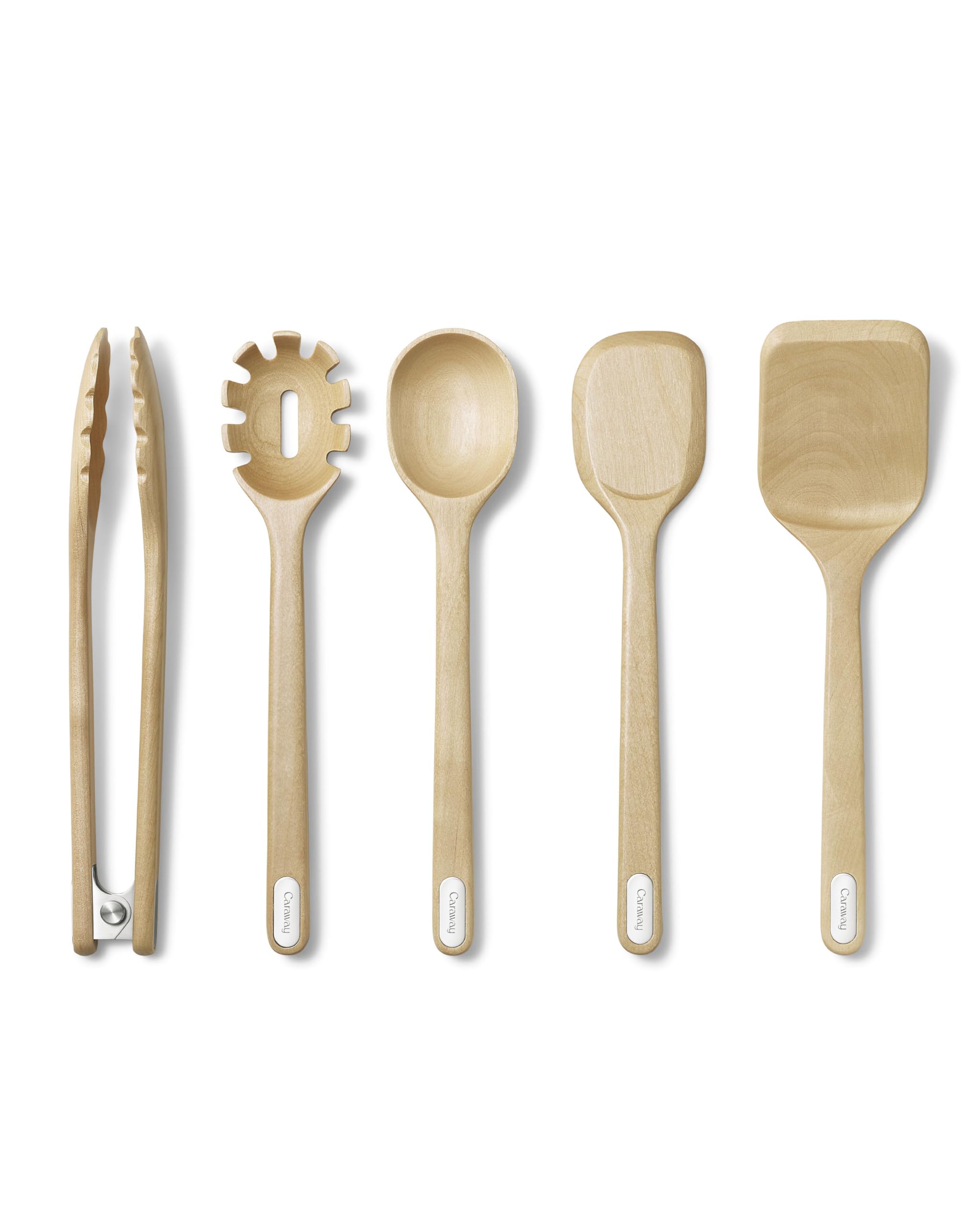 Conjunto Caraway de utensilios de madera en uso, ideal para cocinar sin rayar sartenes cerámicas.
