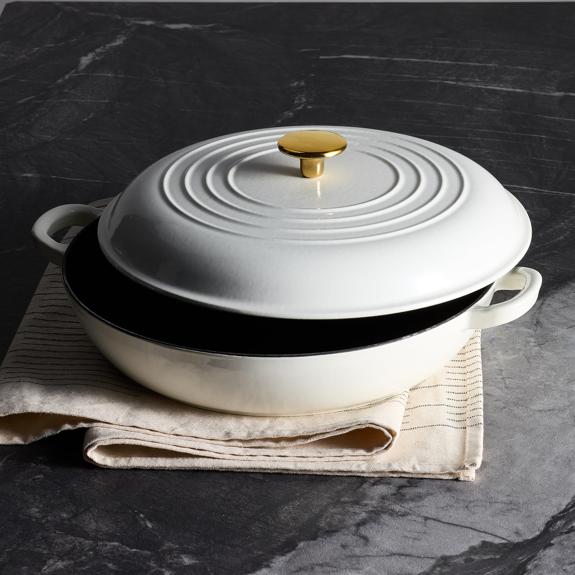 Apto para horno hasta 260 °C y todo tipo de cocinas.