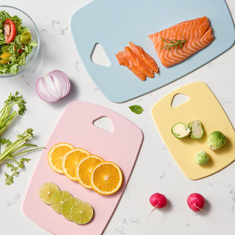 CAROTE tabla ligera para carnes, verduras y pescados, fácil de maniobrar.