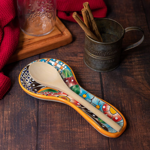 Artesano trabajando Casa Fiesta Talavera, técnica tradicional y acabado artesanal