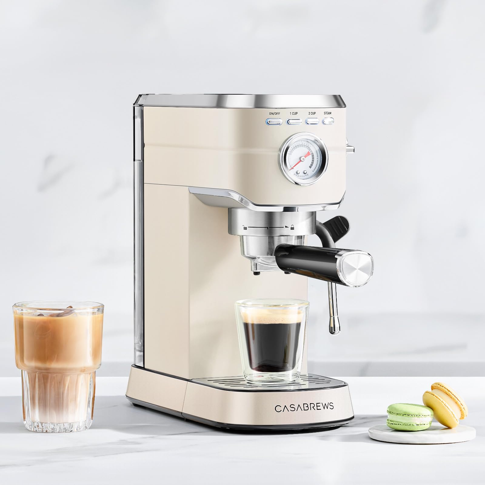 Uso versátil CASABREWS CM5418 en casa u oficina para bebidas espresso.