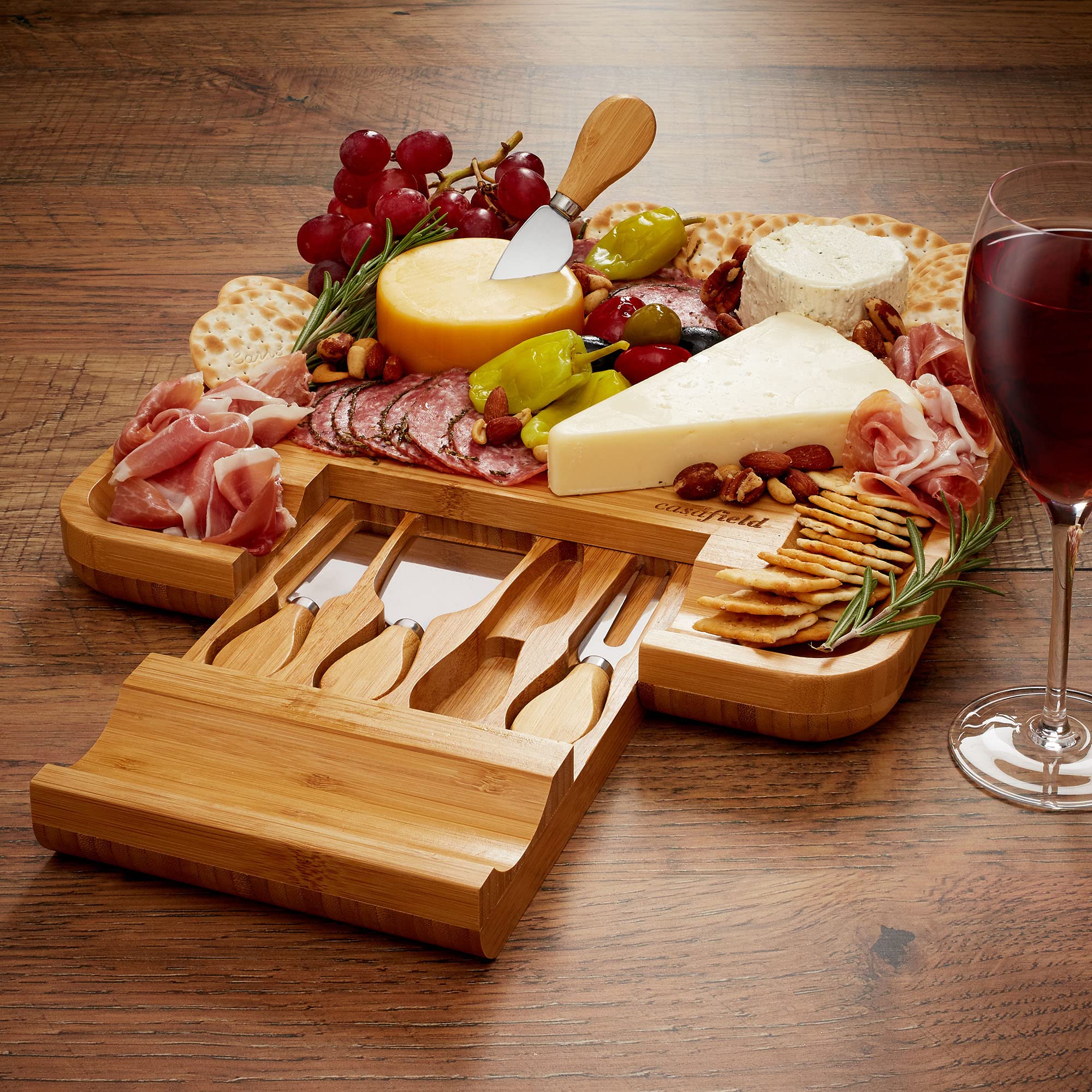 Conjunto ideal para servir aperitivos gracias al borde profundo