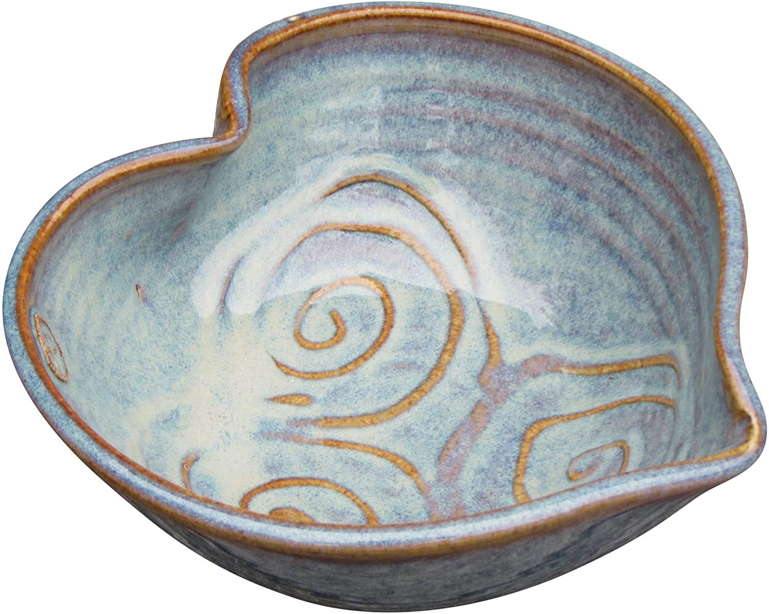 Castle Arch Pottery Ireland: cuenco en forma de corazón glaseado, ideal para aperitivos.