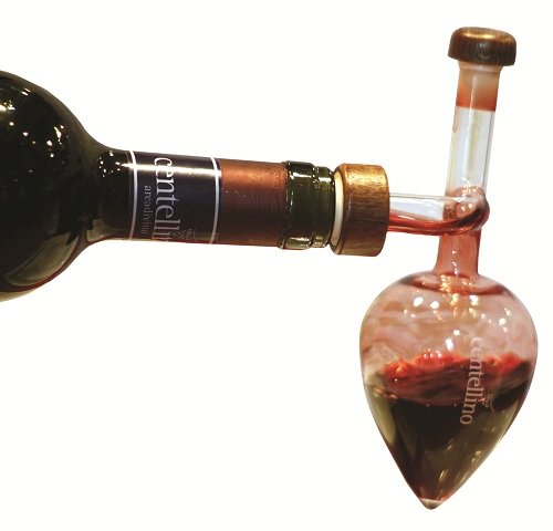Centellino Areadivino muestra el flujo doble que airea el vino en segundos.