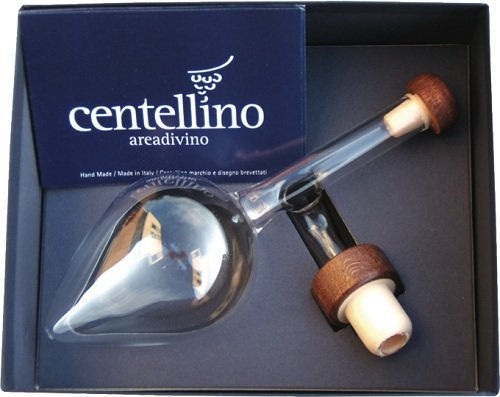 Centellino Areadivino en mesa sirviendo varias botellas con facilidad.