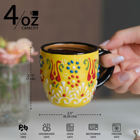Tazas expreso Ceramicci apilables, ideal ahorro de espacio en cocina moderna.