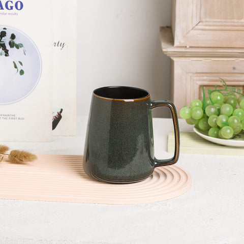Taza Ceraozmus con esmalte reactivo, color único tras la cocción.