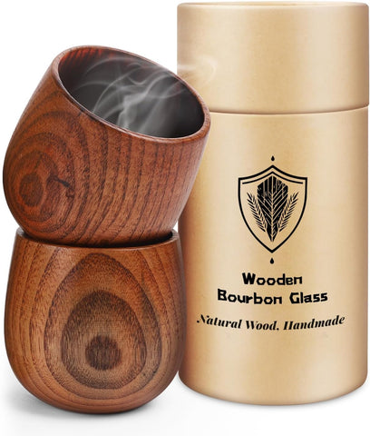 Vaso Charred Oak para bourbon, vertido que potencia notas vainilla y caramelo.