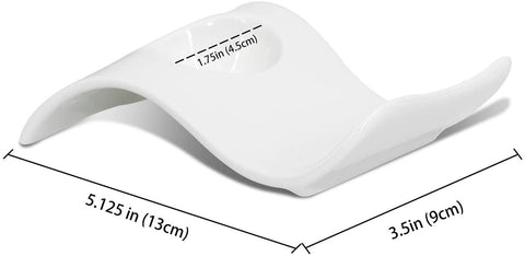 Tazas apilables de ChasBete ahorrando espacio en la cocina.