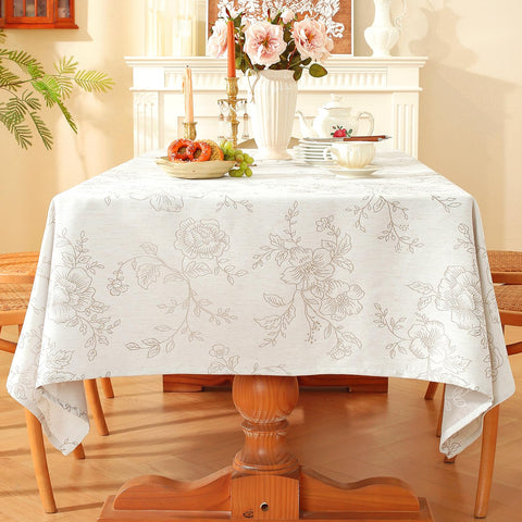 Mantel Chassic con damasco vintage y peonias, ideal para cenas elegantes.