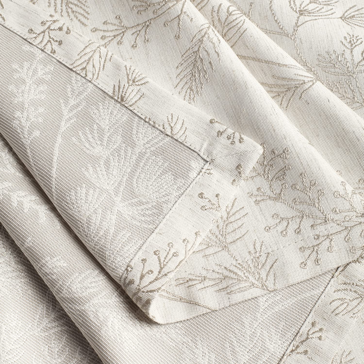 Mantel Chassic, perfecto para reuniones familiares y festividades.