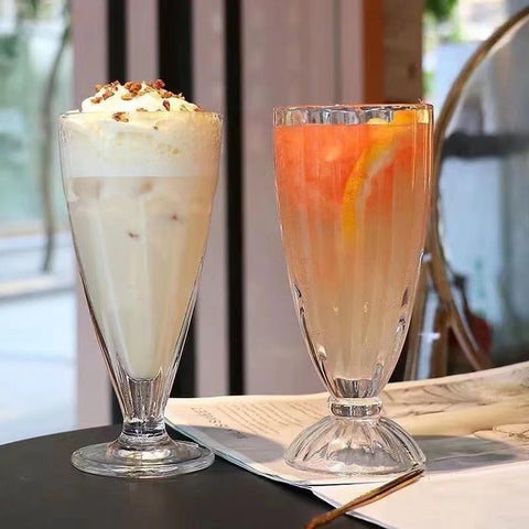 Vasos Cheardia multifuncionales para batidos, refrescos y postres, en eventos.