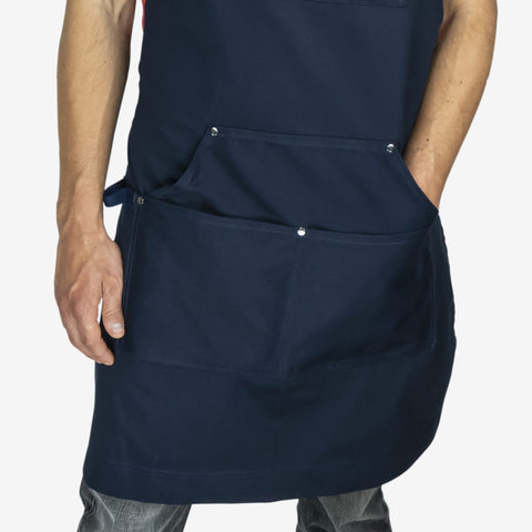 Ajuste de cuello con hebilla metálica del Delantal Chef Pomodoro.
