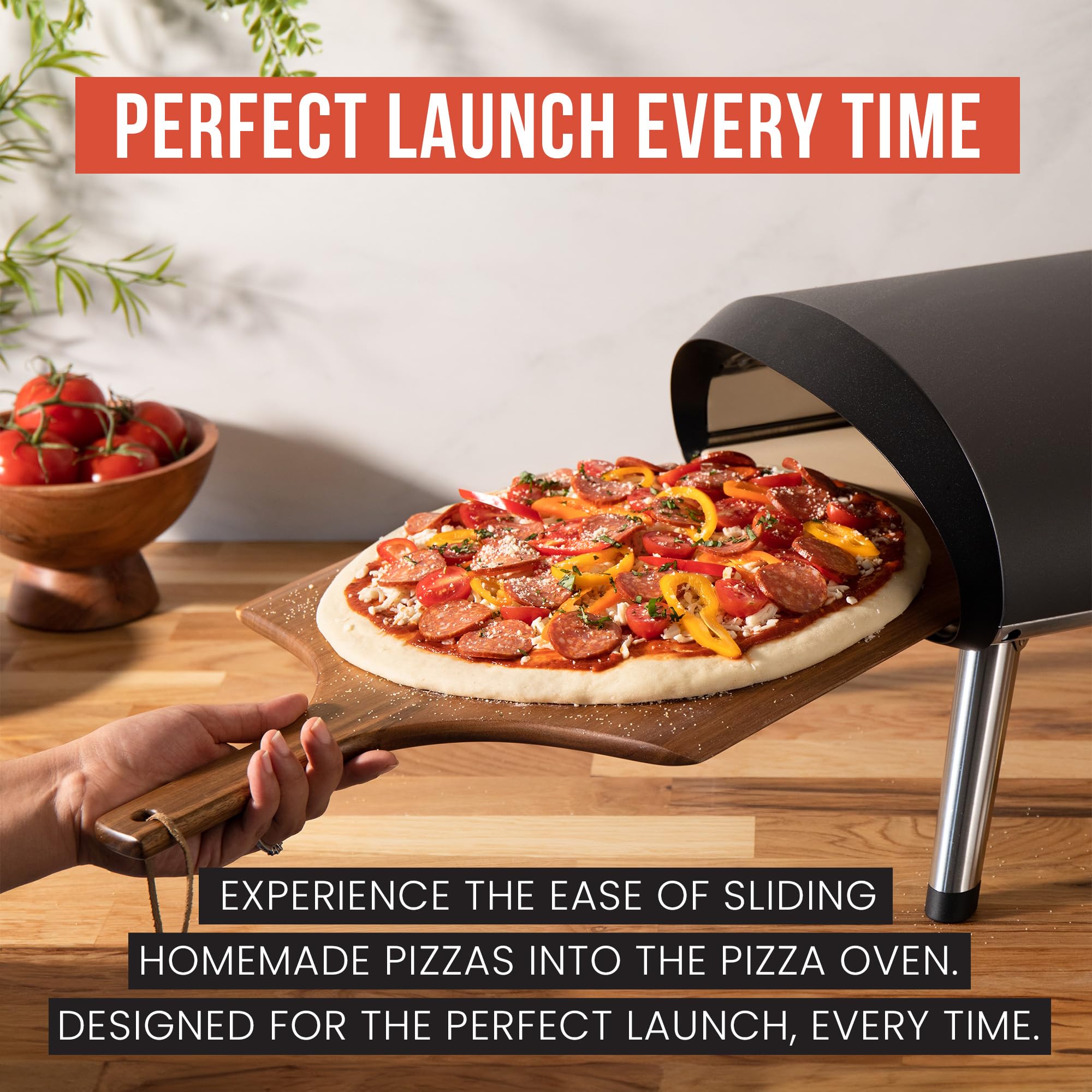 Uso múltiple de Chef Pomodoro como tabla de preparación y servir pizzas.