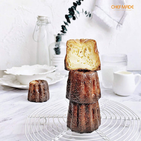 CHEFMADE molde canelé acabado dorado champán añade elegancia a la mesa.